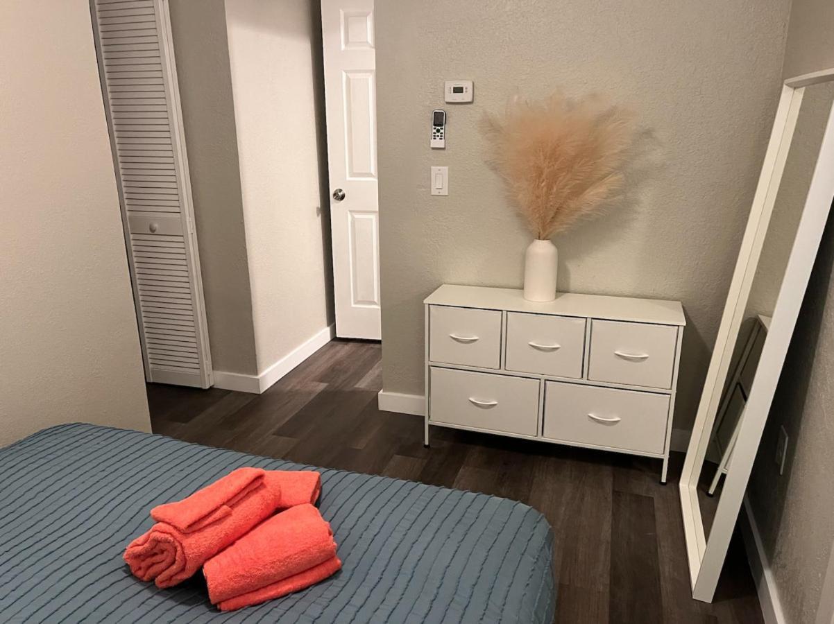 The Blue Wave Suite Unit C St. Petersburg Luaran gambar